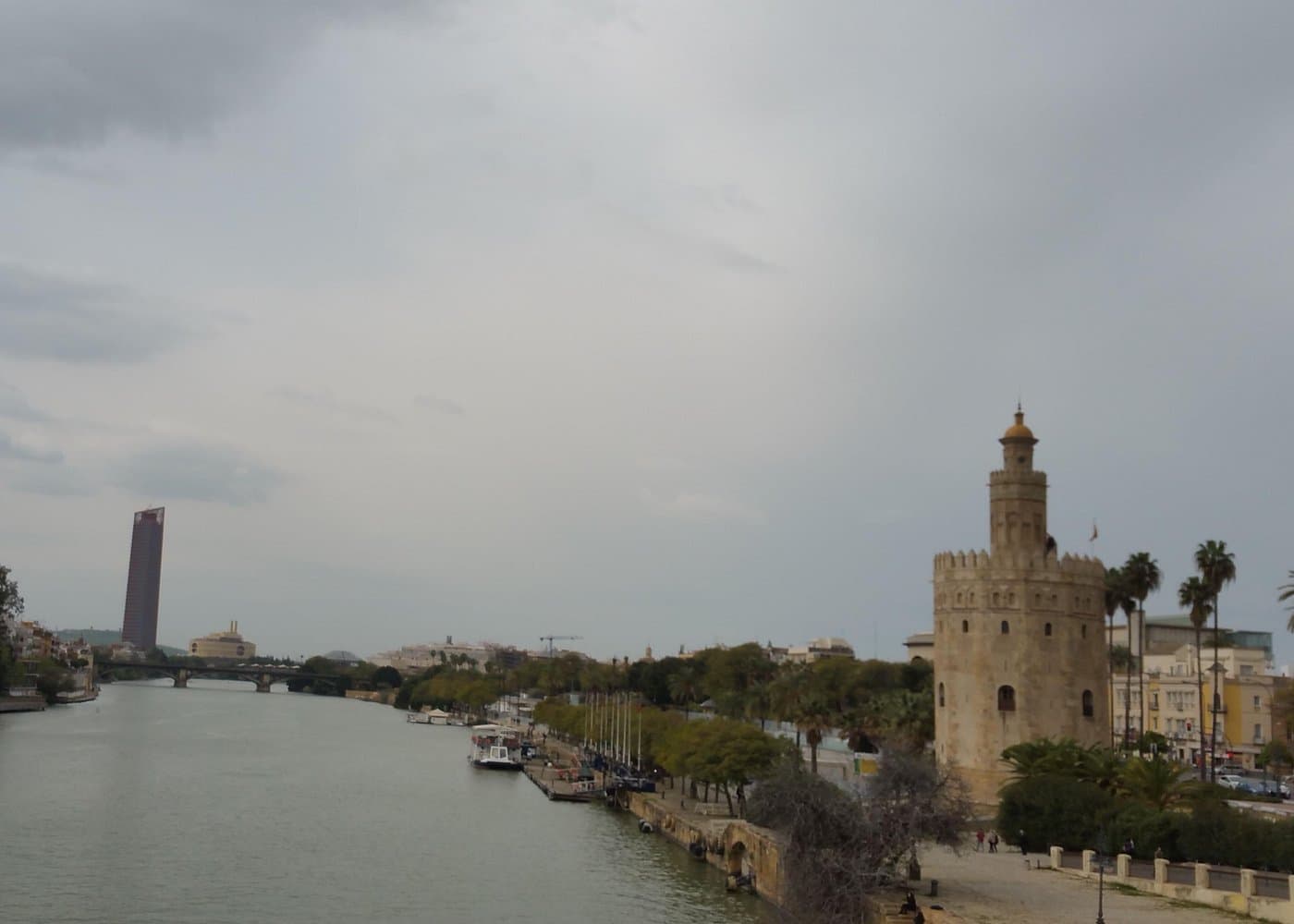 Stadtrundfahrt durch Sevilla im Hop-on-Hop-off-Bus - Photo 4 (Gallery view)