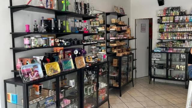 San Juan: Smoke shops adventure smoke friendly
