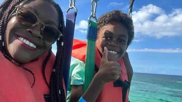 Punta Cana: Hotel Pickup and Parasailing Adventure