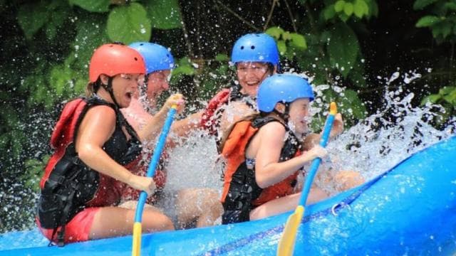 Manuel Antonio: Savegre Whitewater Rafting & Waterfall Tour