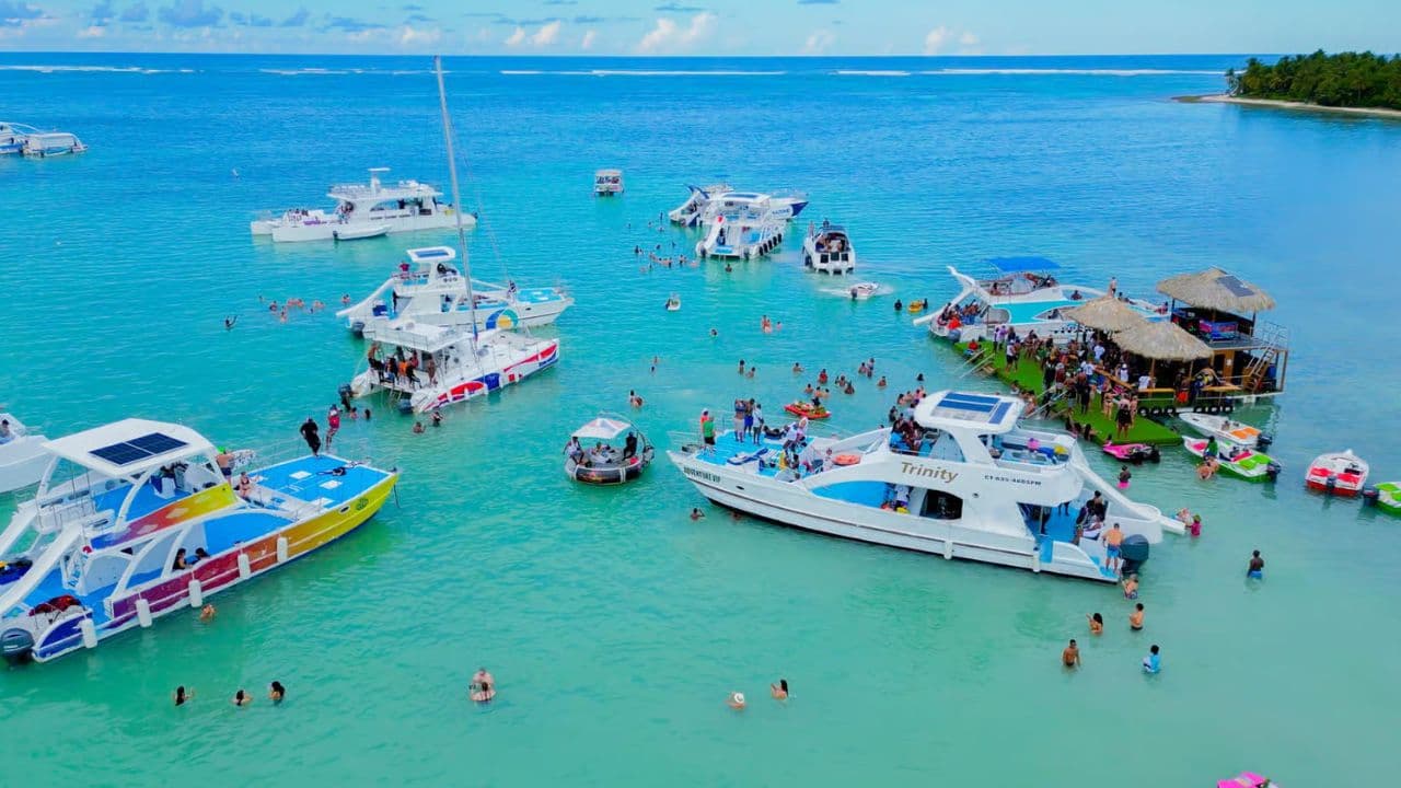 Party boat catamaran trinity| snorkeling| private beach - Photo 4 (Gallery view)