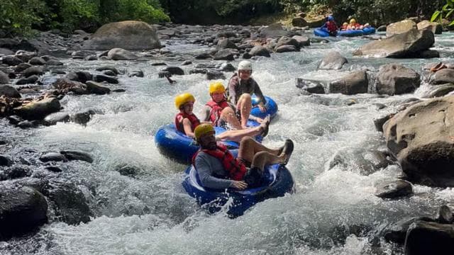 Río Celeste Tubing – Guided Adventure with Natural Pools