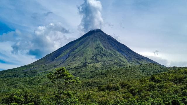 Fortuna Combo: Hanging Bridges + Arenal Volcano & Waterfall