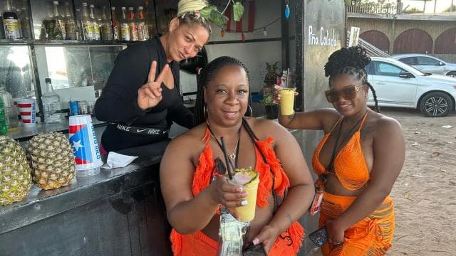 From San Juan: Pinones Bar Hopping Food Tour & Caguas River
