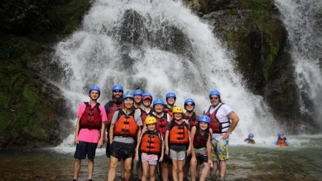 Manuel Antonio: Savegre Whitewater Rafting & Waterfall Tour