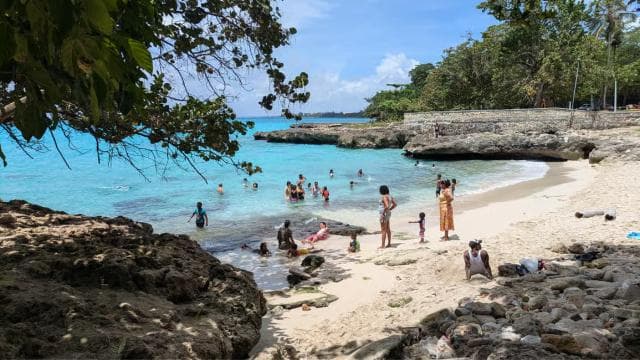 Santo Domingo: Los Tres Ojos, Boca Chica & More
