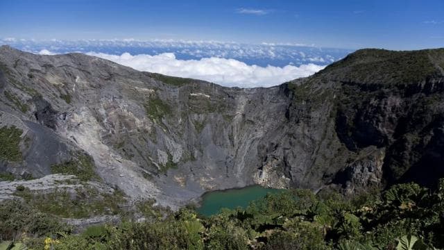 From San Jose: Irazu Volcano & Hacienda Orosi Hot Springs