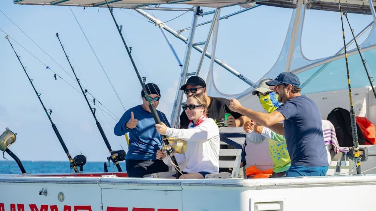 From Punta Cana: Deep Sea Fishing Tour by Boat with Drinks