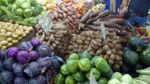 San Jose: Central Market Bites and Sights Walking Tour