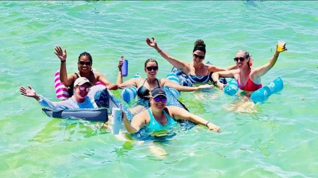 Enjoy 3 hours in the VIP Yacht Party Cruise with Open Bar
