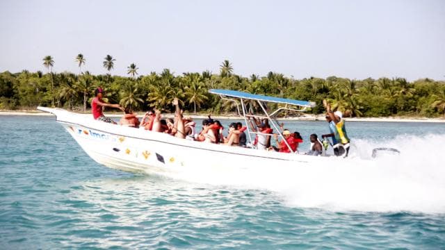 Punta Cana: Saona Island and Altos de Chavón Day Trip