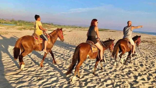 Miches: Montaña Redonda, Chocolate Factory & Horse Ride