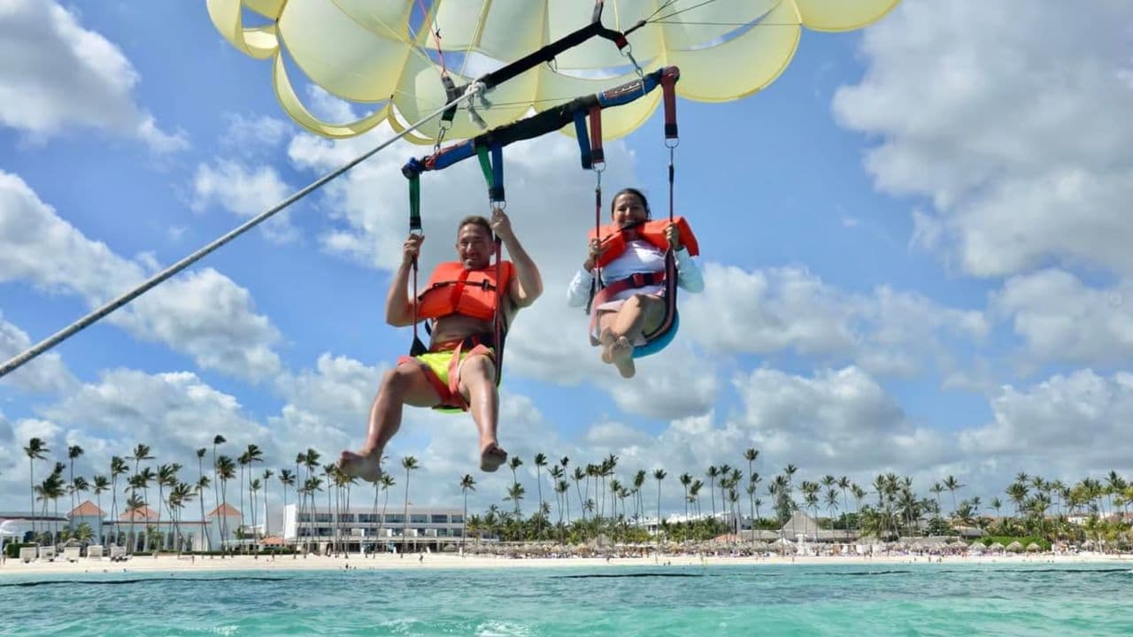 Punta Cana: Parasailing Experience with Pickup Include