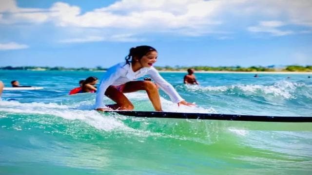 Carolina: Beginners Surf Lesson & Extended Surfboard Rental