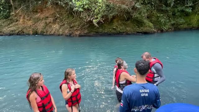 Río Celeste Tubing – Guided Adventure with Natural Pools