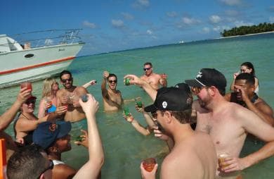 Punta Cana: Private Party Boat Cruise with Drinks and Snacks