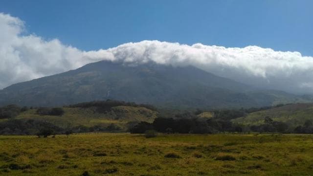 Guanacaste Province: Volcano Crater and Waterfalls Tour