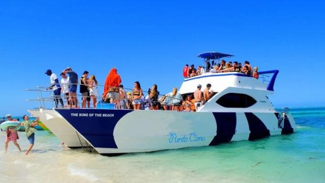 Punta Cana: Party Boat with snorkel and open bar included