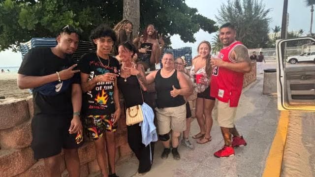 From San Juan: Pinones Bar Hopping Food Tour & Caguas River