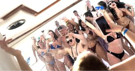 Punta Cana: Booze Cruise with Snorkel and Natural Pool Stop