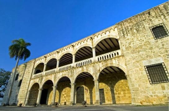 Zona Colonial: Recorrido Histórico con Chocolate y Mamajuana