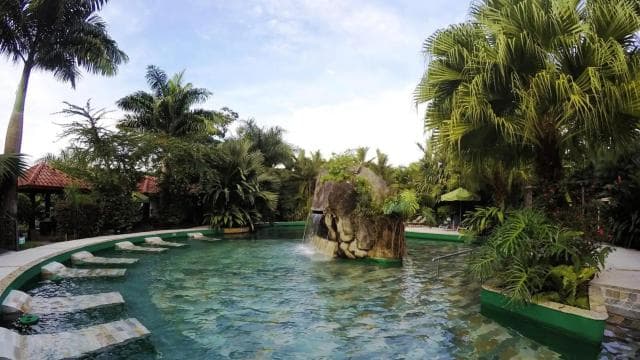 Jaco: Arenal Volcano, Fortuna Waterfall, & Hot Springs Tour