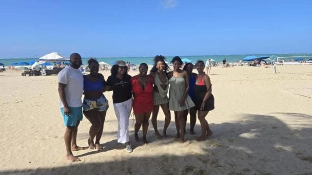 San Juan: Coquito Drink & Salsa Beach Class