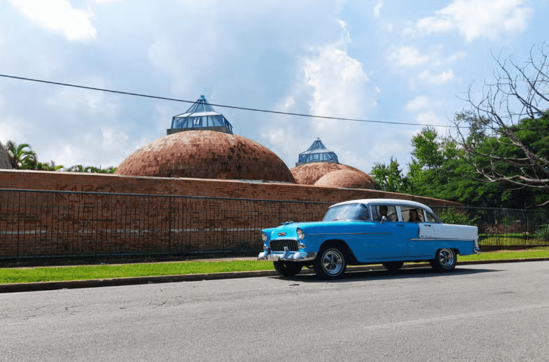 Havana Art Tour by Classic Car