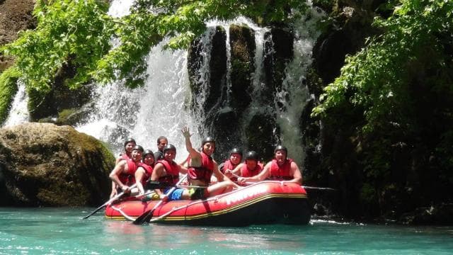 Costa Rica: White-Water Rafting Class III-IV Adventure