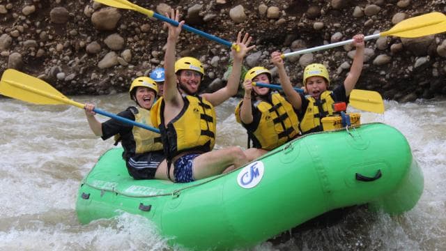 La Fortuna: Canyoning and River Rafting Tour with Lunch