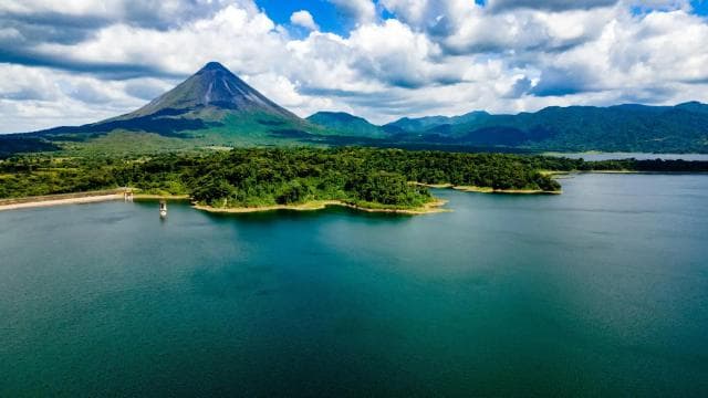 La Fortuna: Kayaking in Arenal Lake - Unique Volcano View