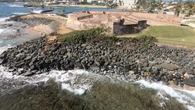 San Juan: Beginner Scuba Diving Tour with Turtles and Videos