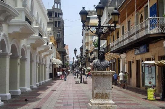 Zona Colonial: Recorrido Histórico con Chocolate y Mamajuana