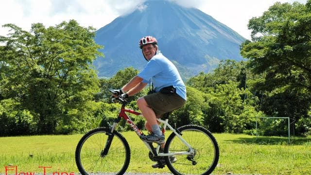 Lake Arenal: Kayaking and Biking Combo Tour