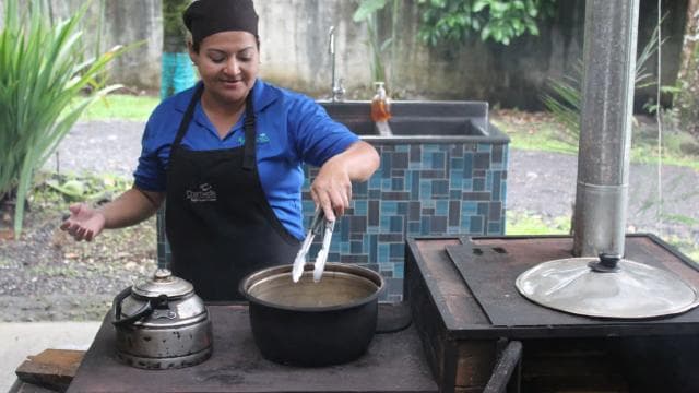 La Fortuna: Organic Farm Visit & Farm-to-Table Cooking Class