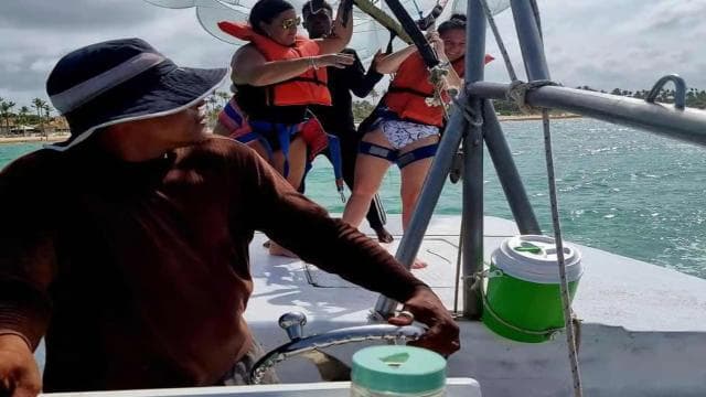 Punta Cana: Hotel Pickup and Parasailing Adventure