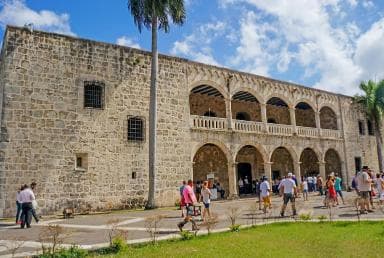 Santo Domingo City Tour: Colonial City, Los Tres Ojos, Lunch