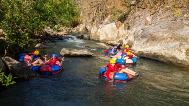 Liberia: Extreme tubing in a canyon with natural pools and adrenaline