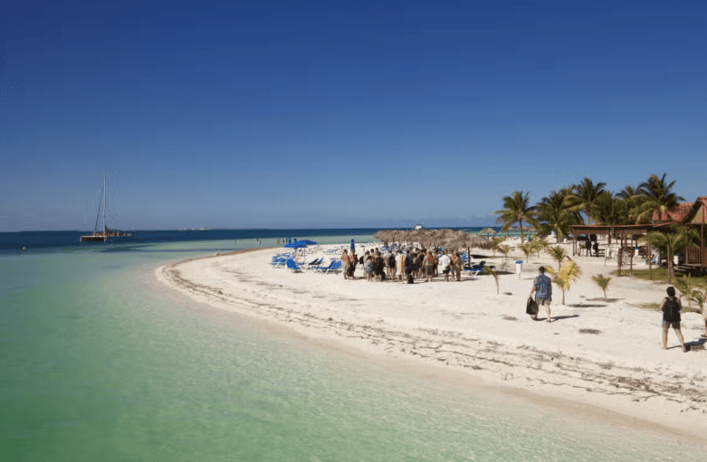 Cayo Blanco Private Trip by Catamaran