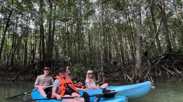 Tour in kayak di 2 ore nelle mangrovie di Quepos - Guarda scimmie e bradipi - Photo 3 (Gallery view)