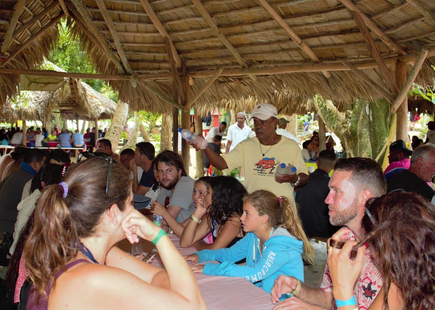 Parque Nacional Los Haitises e isla de Cayo Levantado con guías locales - Dominican Republic