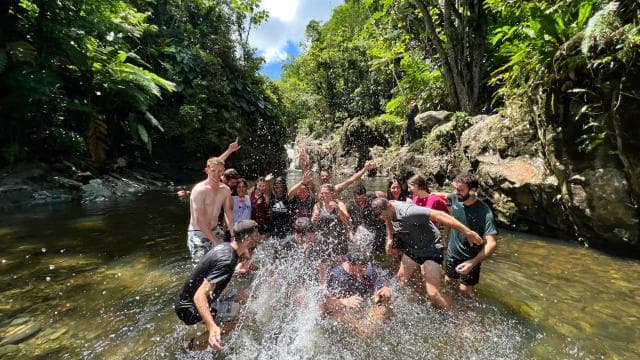 Exklusive El Yunque-Erlebnistour mit Wasserrutschen und Wasserfällen - Photo 2 (Gallery view)