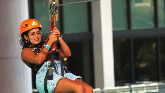 San Juan: Urban Park Sky Bull Zipline Experience