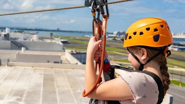 San Juan: Urban Park Sky Bull Zipline Experience