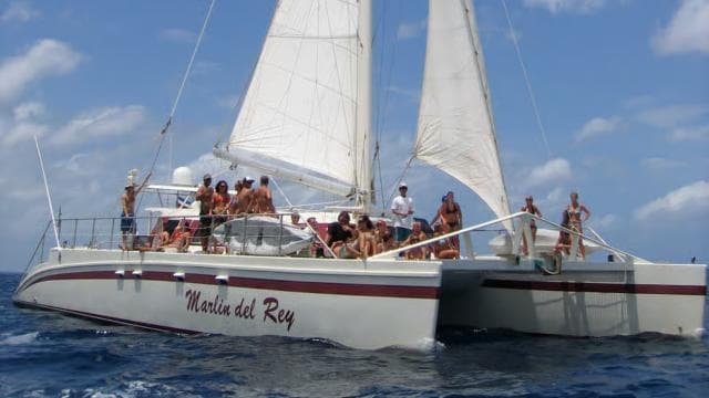 Playas del Coco: Sunset Sailing and Snorkeling Tour