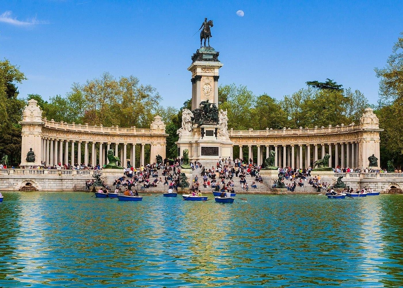 Retiro Park Walking Tour in Madrid