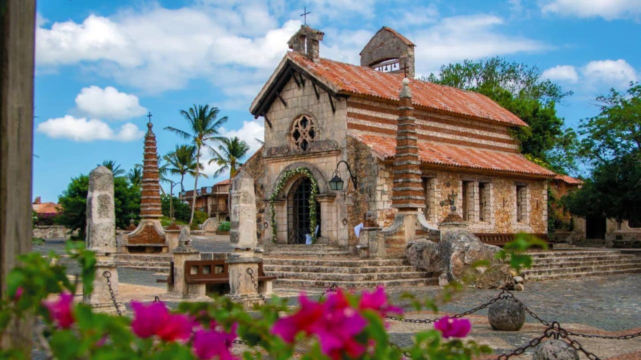 Punta Cana: Cuevas de las Maravillas and Altos de Chavón