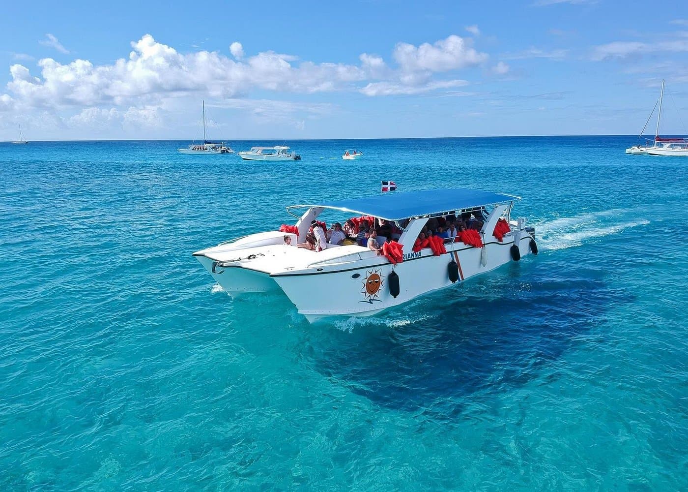Full-Day Tour to Saona Island Sailing with Lunch and Beverages