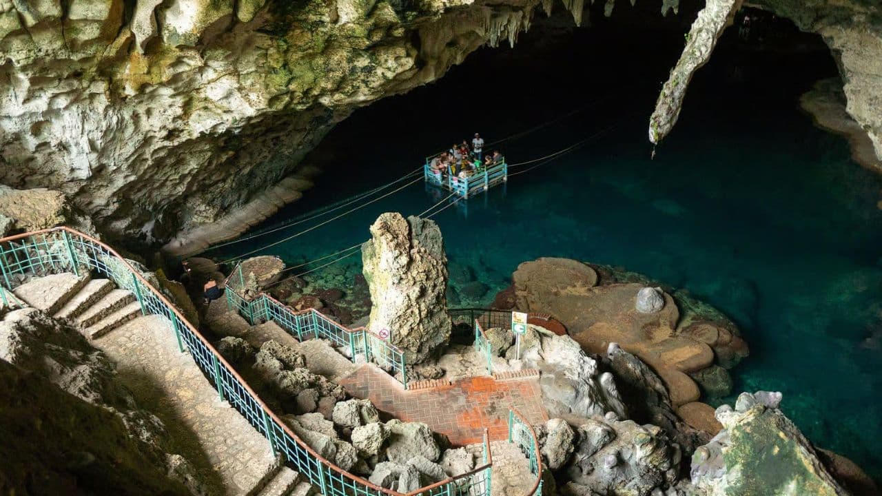 Colonial Santo Domingo and hidden natural beauties City Tour