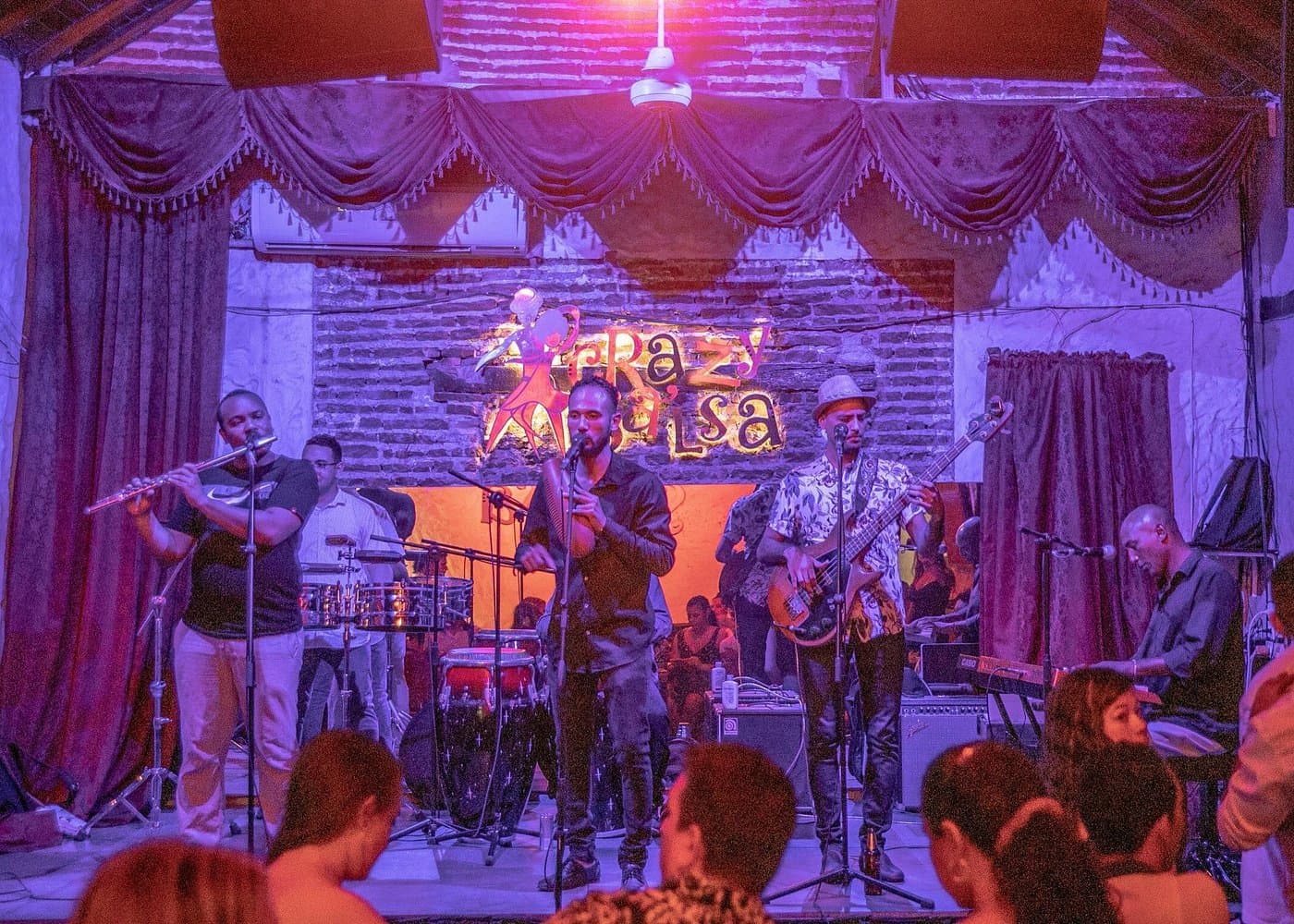 Salsa Tour in Cartagena with admission Ticket to Café Havana